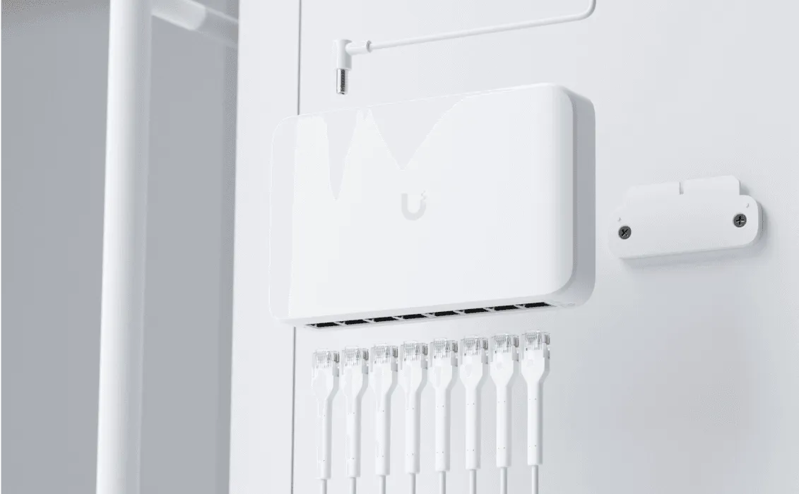 Ubiquiti Switch Lite 8 PoE 交換器