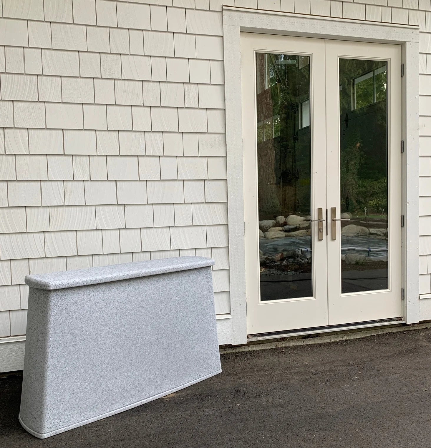 Outdoor TV Cabinet - With built-in Remote Control TV Lift